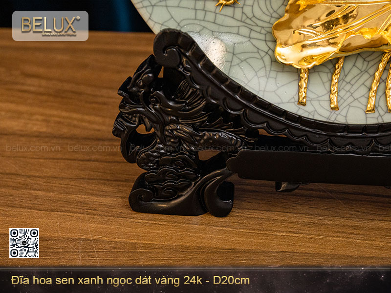 Đĩa hoa sen xanh ngọc dát vàng 24k - D20cm&nbsp;